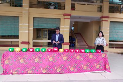 Nuôi heo đất giúp bạn nghèo đón Tết